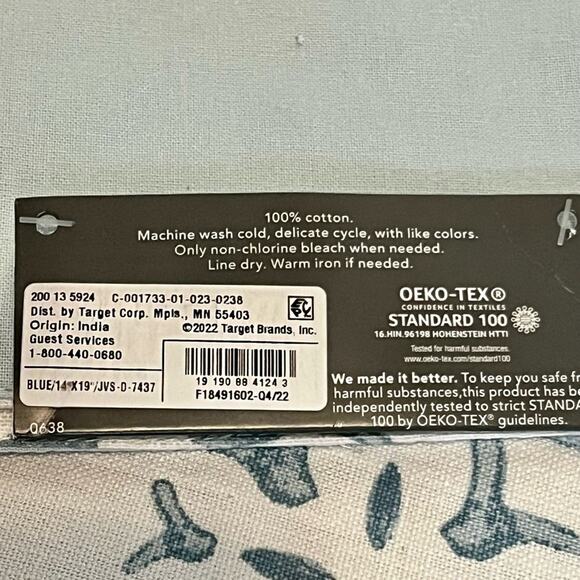 NWT Threshold table runner and placemat set - Picture 7 of 9